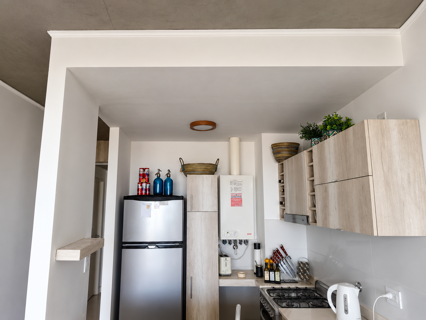 Trabajo de terminación y pintura en cocina